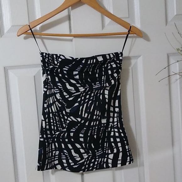 H&M Tops - Tube top with built-in bra with geometric print